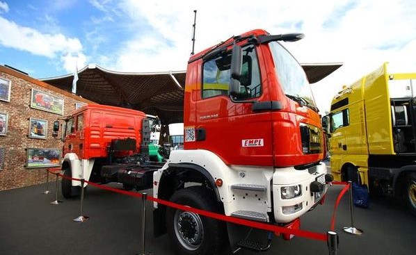 Double cabin fire truck