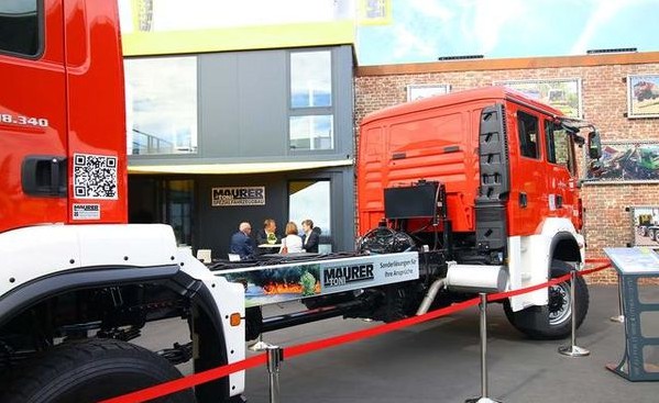 Water tank fire truck