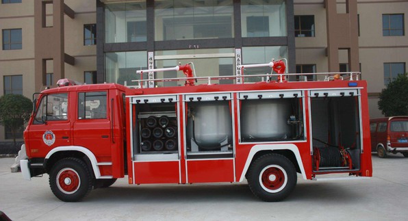 dry powder fire truck