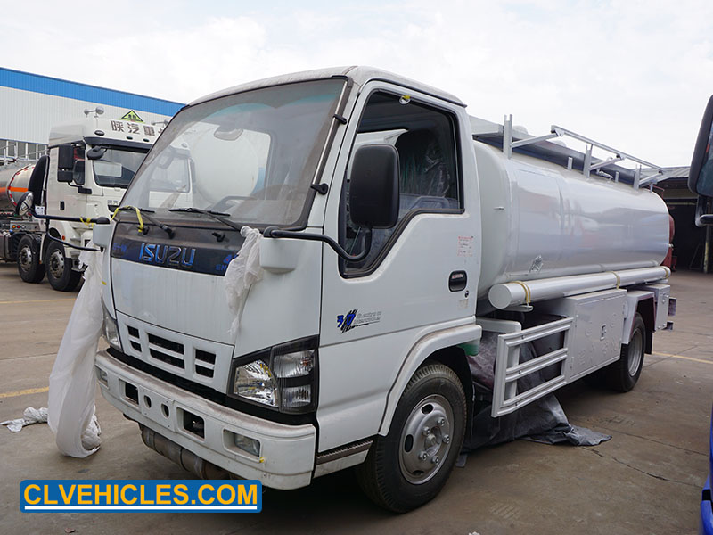 ISUZU oil tank truck