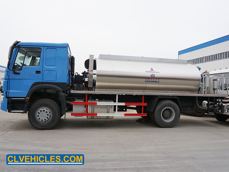 Howo Asphalt Distributor Truck