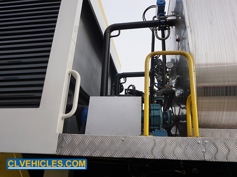 Chips Synchronous Sealer Truck