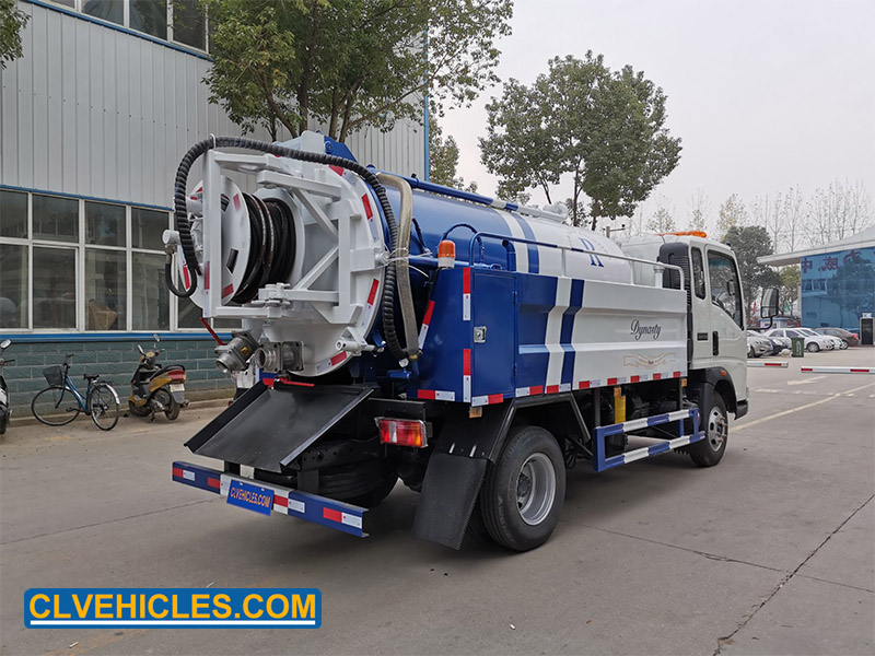 vacuum tank truck