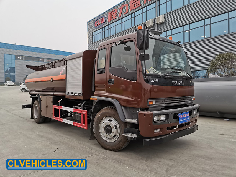 aircraft refueling truck