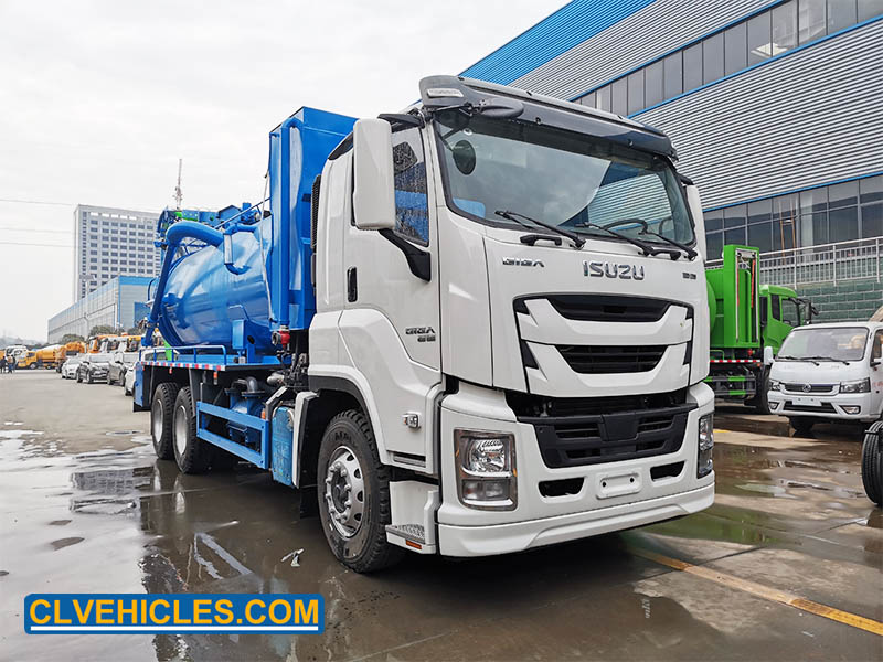 ISUZU vacuum truck