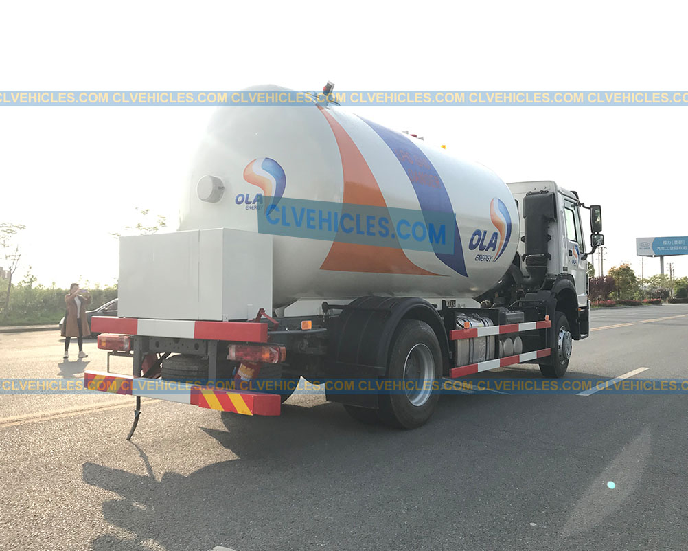 LPG gas tank truck