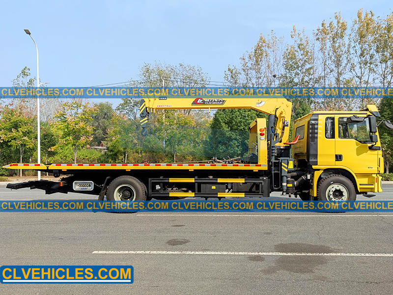 tow truck with crane