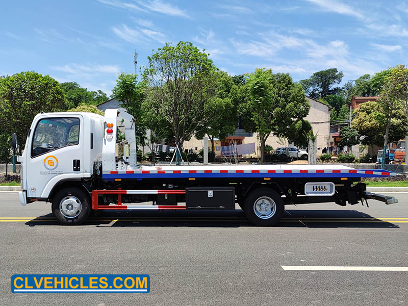 ISUZU wrecker truck