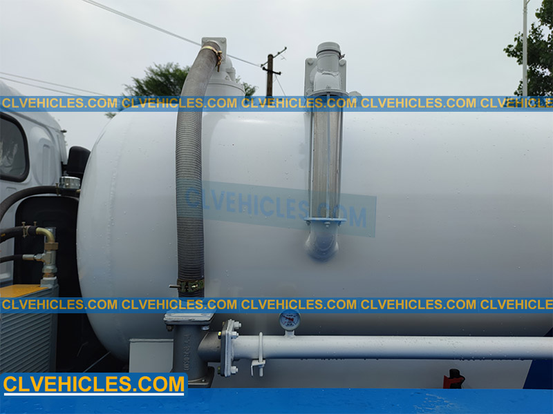 2000L vacuum truck