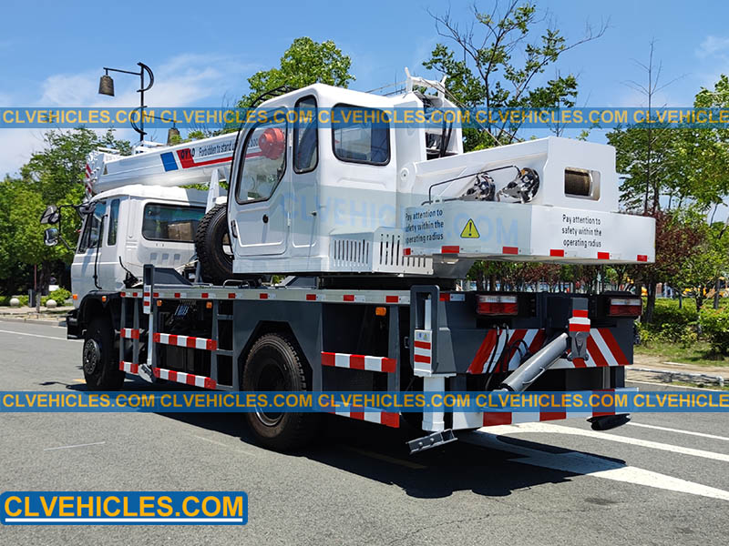 mobile crane truck
