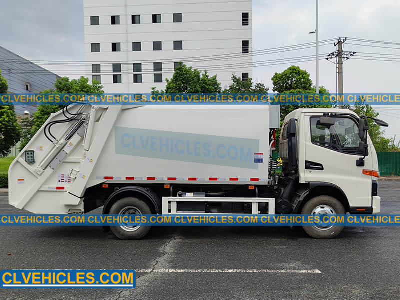 Compactor garbage truck