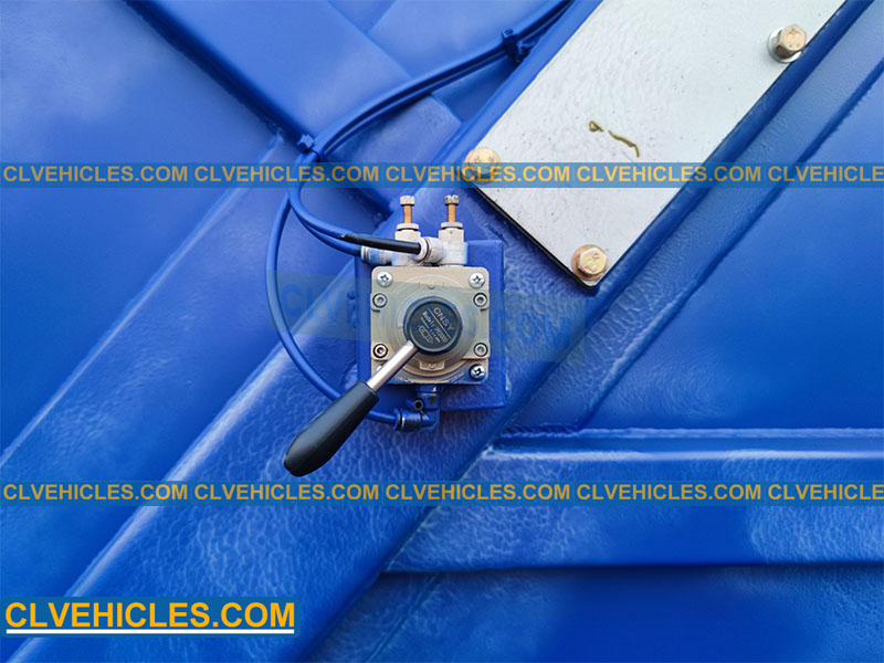 waste compactor truck