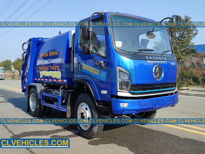 Garbage compactor truck
