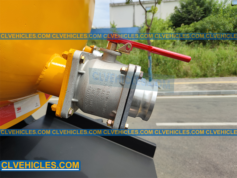 ISUZU vacuum suction truck