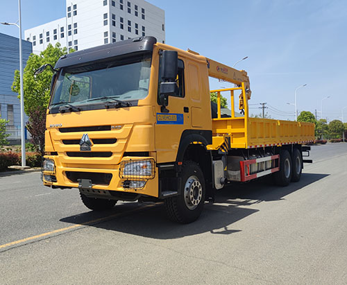 One Unit of HOWO Truck With 6.3ton Crane Ship to Ethiopia