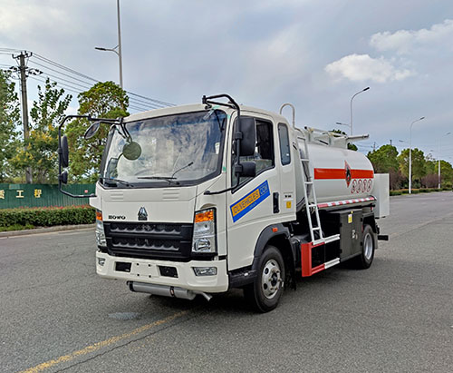One Unit of HOWO 5CBM SS Refueling Tank Truck Ship to Algeria