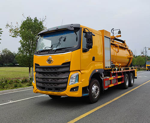 Two Units Of DONGFENG Sewage Suction Trucks Ship To Thailand