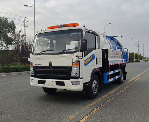 One Unit of RHD 8000L Water Jet Vacuum Truck Ship to Zimbabwe