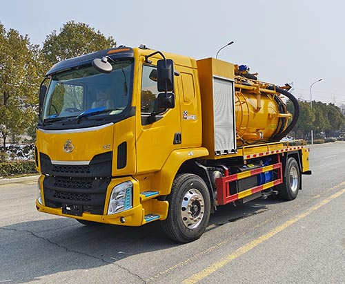 One Unit of DONGFENG High Pressure Sewage Suction Trucks Ship To Thailand